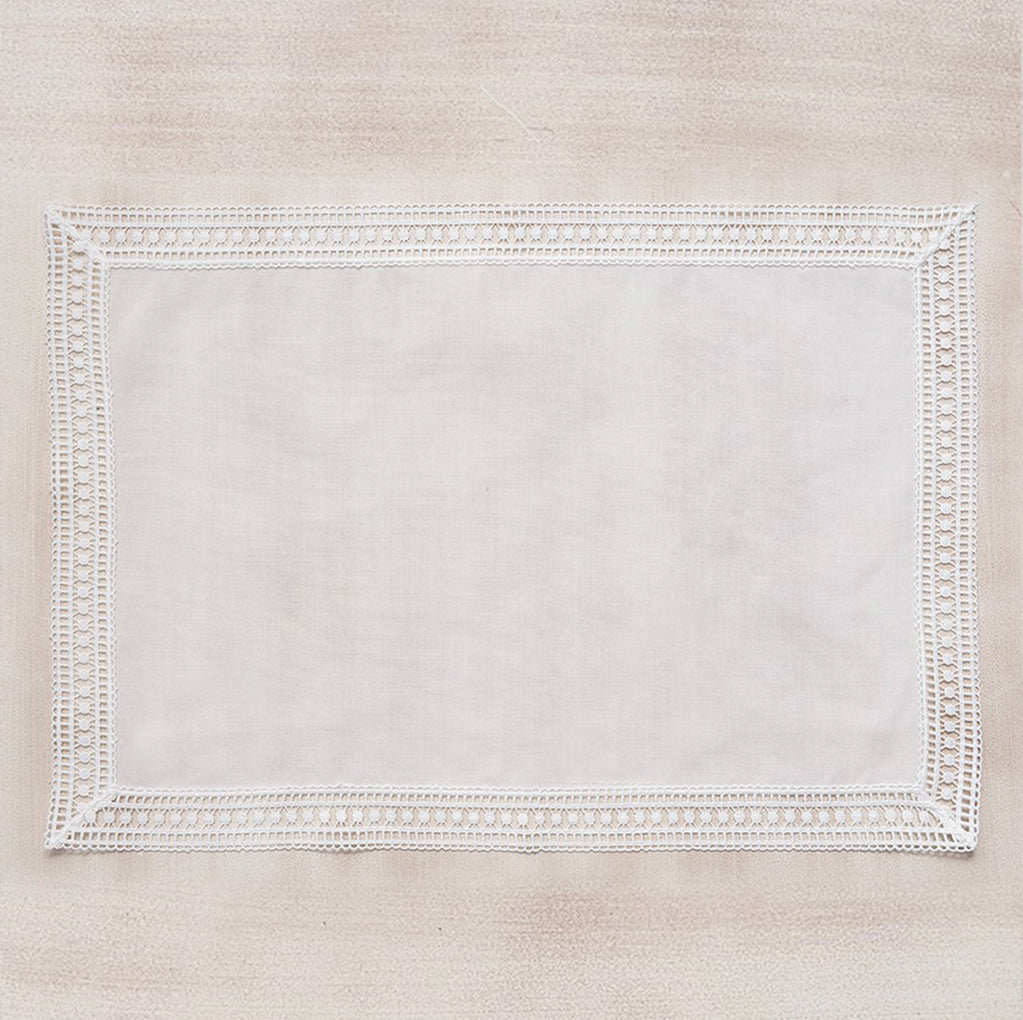 جلوريا - مكان - أبيض