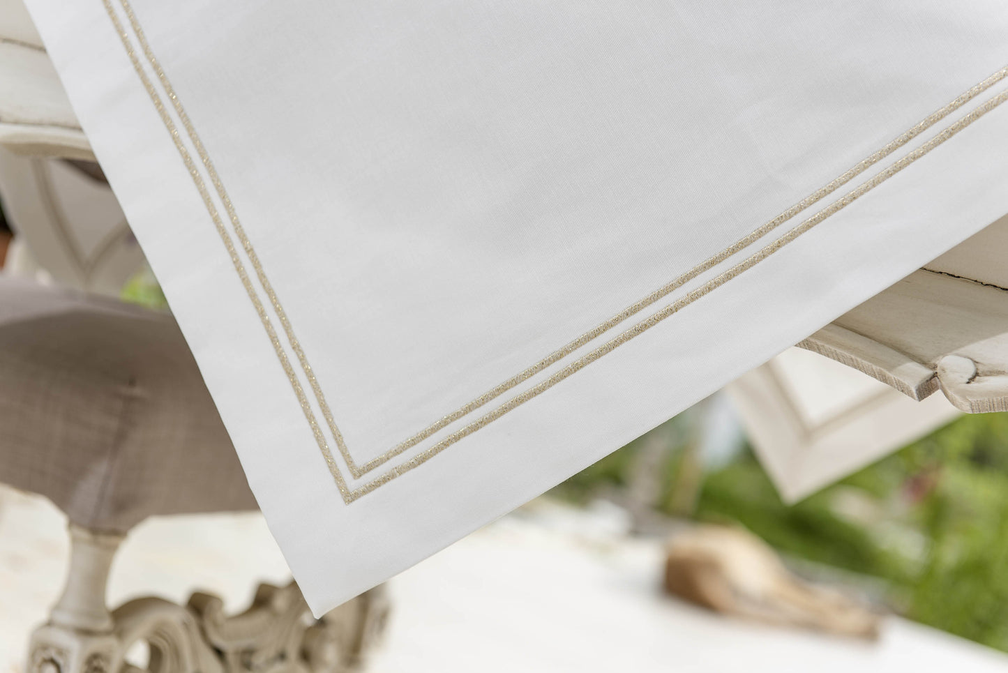 2 SIRA PIKOLU - مفرش طاولة - أبيض/ذهبي