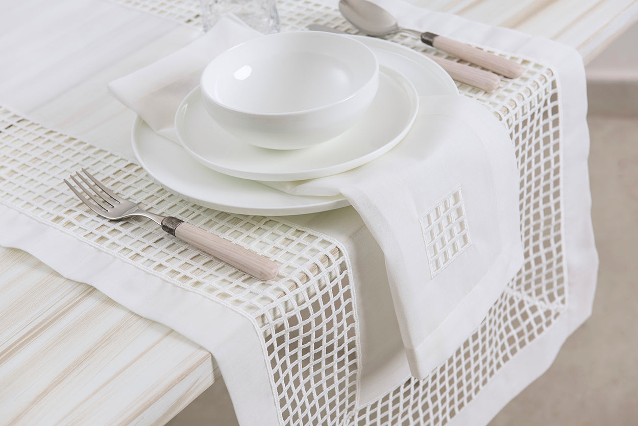 PERILLA LILY - PLACEMENT - WHITE