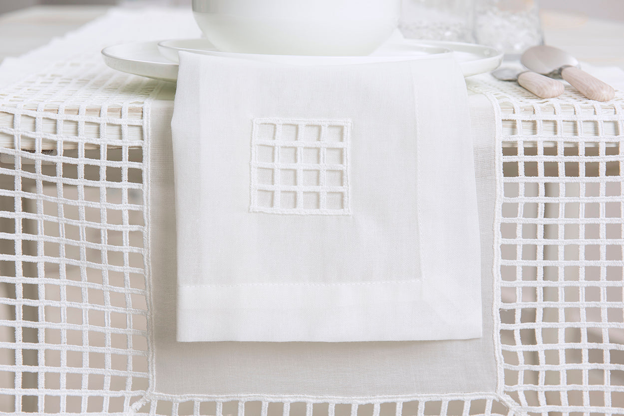 PERILLA LILY - PLACEMENT - WHITE