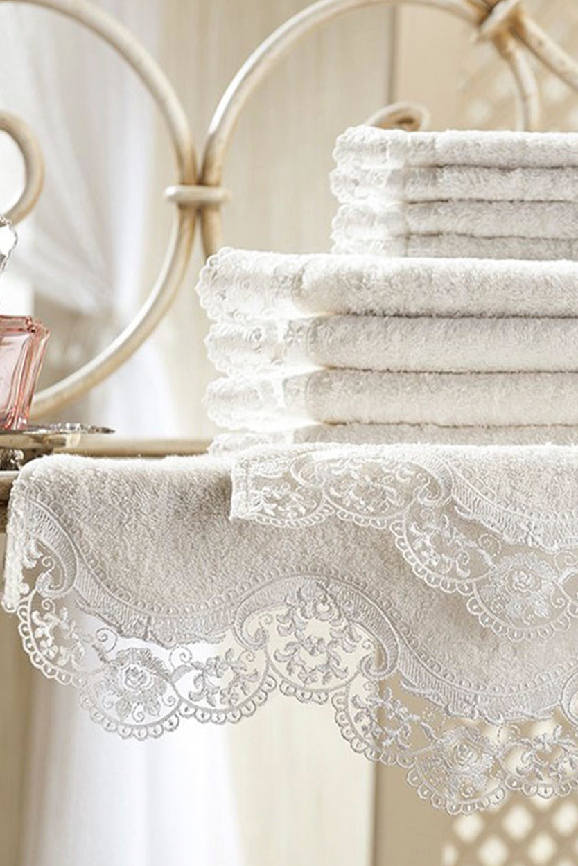 مجموعة مناشف سلة إنسي - كريمي