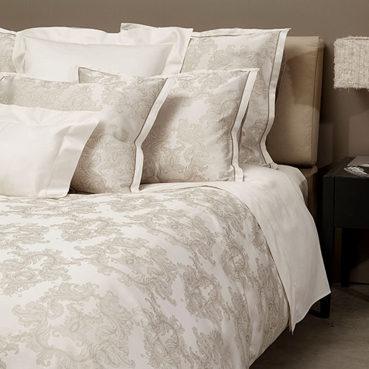 REGGIA DECORATIVE CUSHION