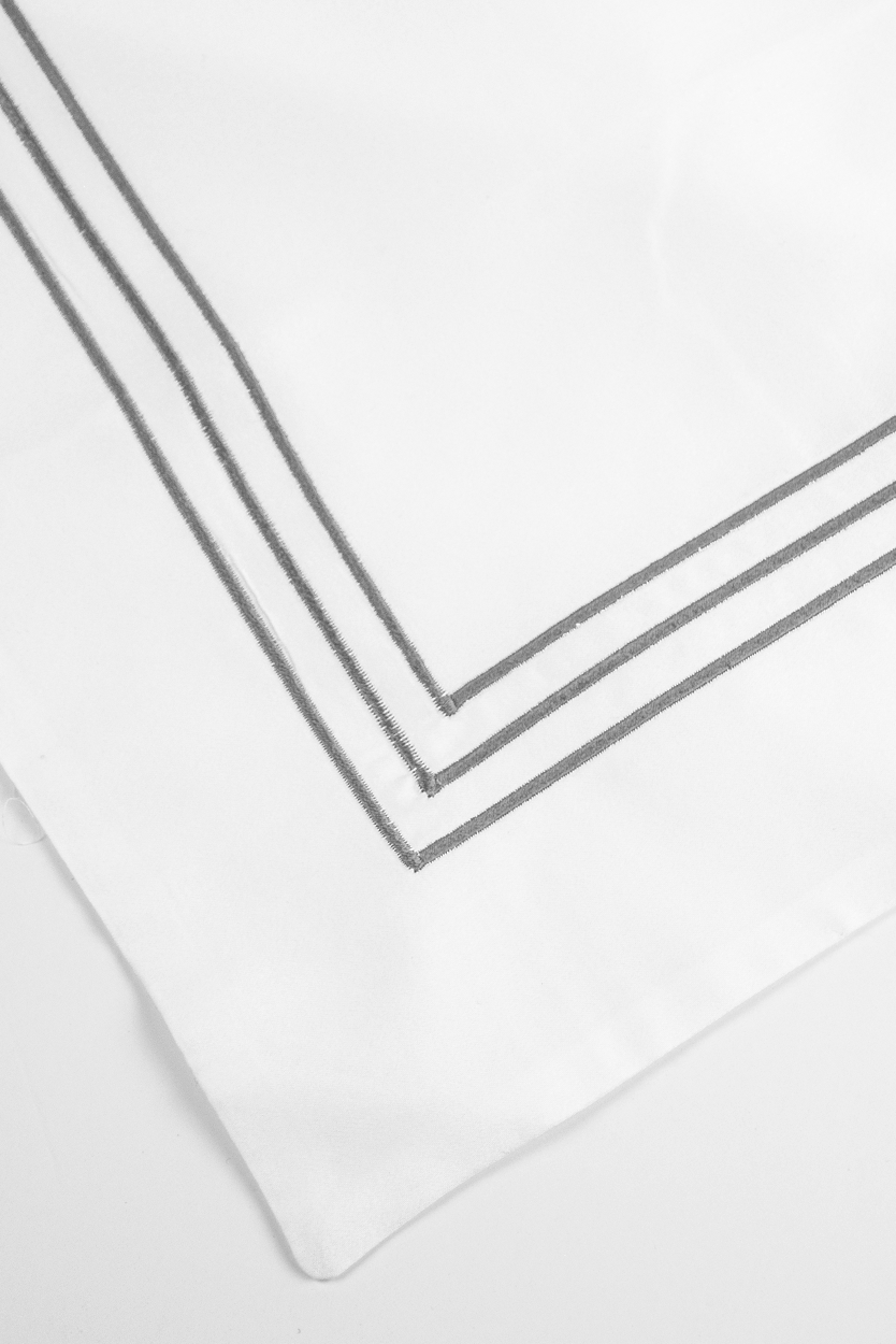 طقم غطاء لحاف مفرد  من القطن المصري المطرز من الساتان ( باقة )